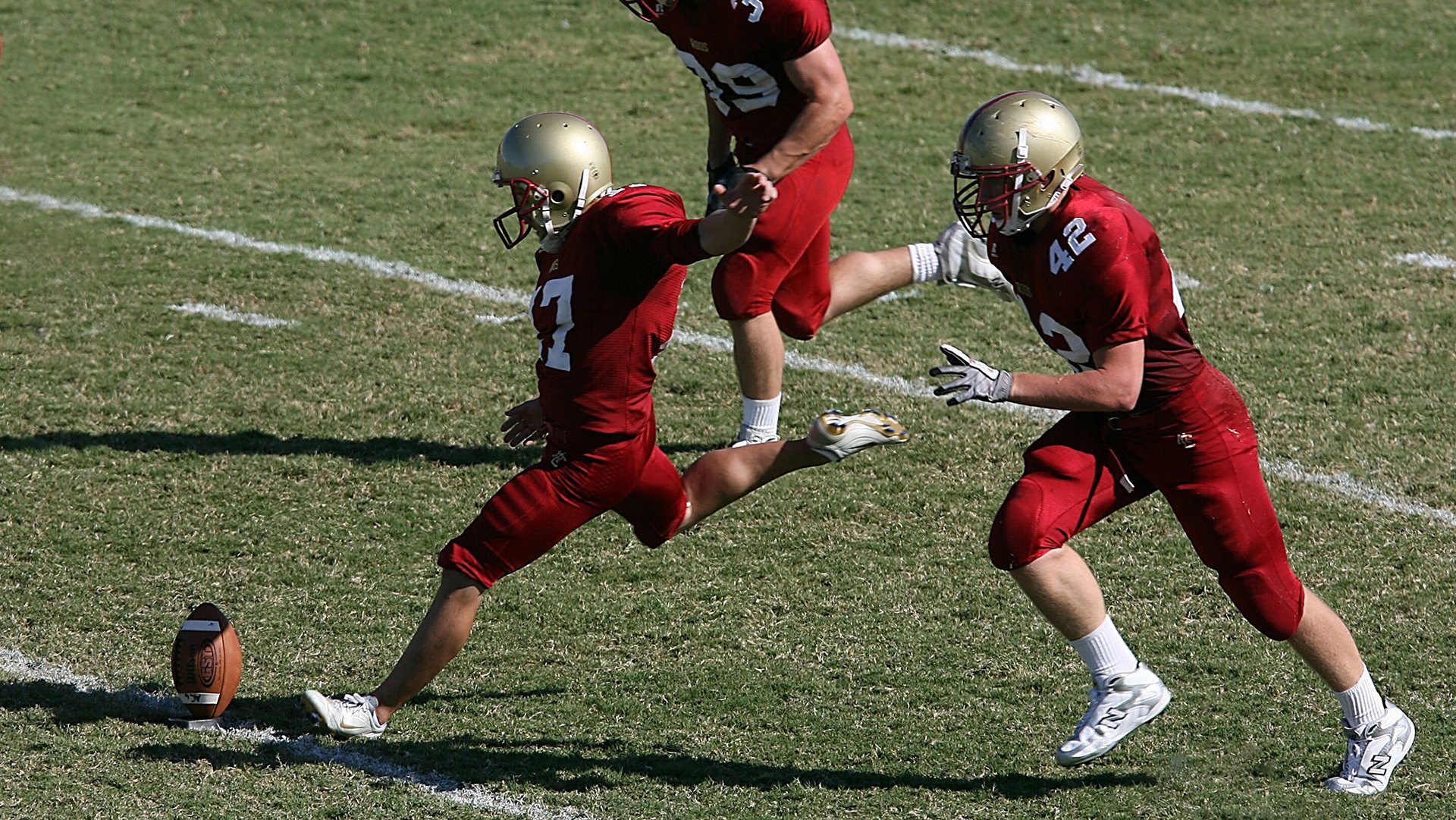 开云体育安全平台-圣保罗后卫卢卡斯·贝拉尔多在南美杯中表现抢眼，吸引关注，保罗贝纳多 卡拉